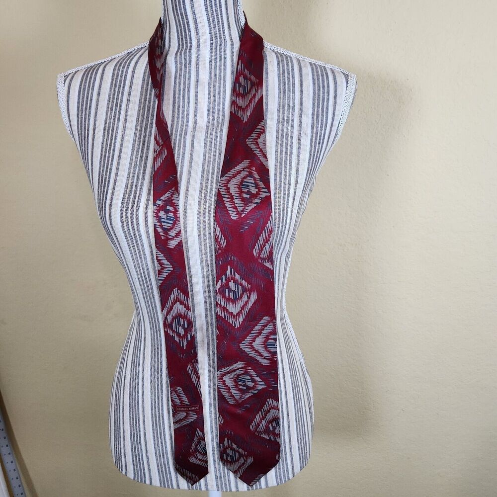 Giorgio Armani Neck Tie Vintage 100% Silk geometric office professional red‎